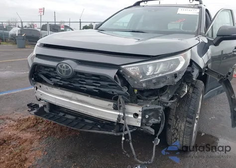 2020 Toyota Rav4 Xle Premium z USA, uszkodzony, nr VIN 2T3C1RFV4LC067431